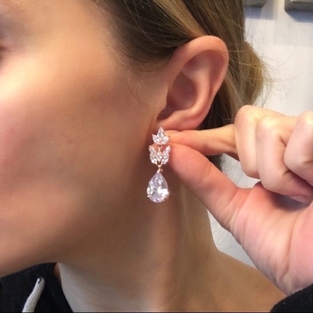 Rose gold leaf drop earrings pear cut - Picture 5 of 5